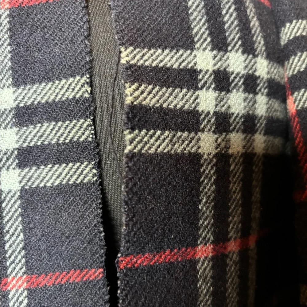 Burberry Vintage scarf. 🧣 good used condition. 100% lambswool - Picture 3 of 4